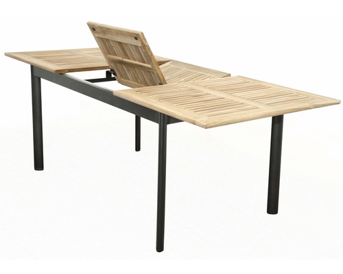 Rozkládací zahradní stůl s teakovou deskou a kovovým rámem.