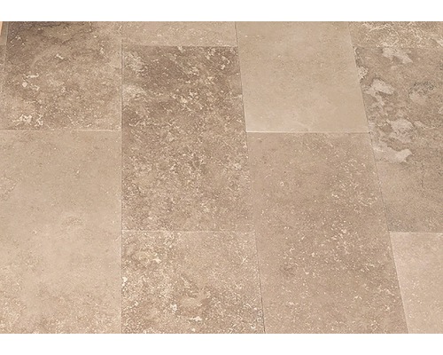 Pokládka dlaždic z přírodního kamene