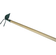 Zahradní motyka s dřevěnou násadou