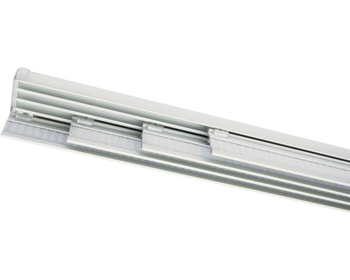 Plastový okenní těsnicí profil s kartáčovým těsněním