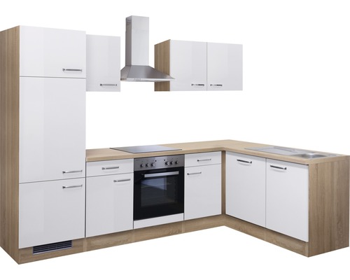 Kuchyňská linka se skříňkami, dřezem, varnou deskou a odsavačem par