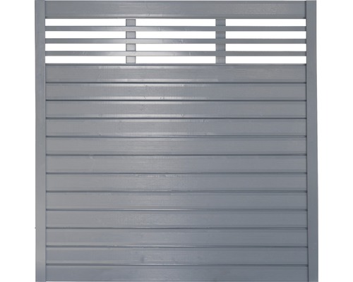 Šedý dřevěný plot s lamelovým prvkem