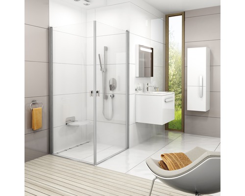 Moderní koupelna s rovnou sprchou, umyvadlem a skříňkou