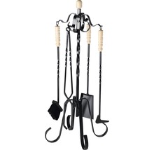 Sada krbového nářadí ze železa s dřevěnými rukojeťmi, skládající se z lopatky, smetáku, pohrabáče a kleští