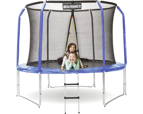 Trampolína Marimex s ochrannou sítí a žebříkem, na které leží dvě děti