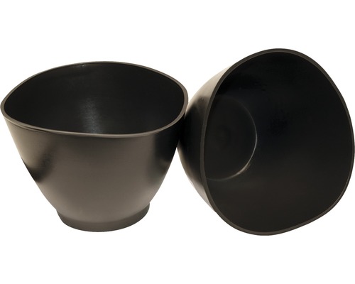 Dva černé plastové květináče