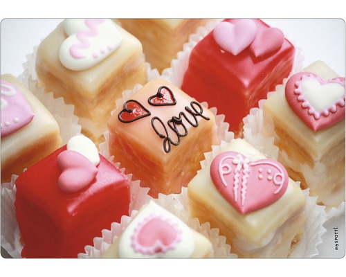 Obkladový panel do kuchyně mySPOTTI pop Love 41x59 cm Petit fours s ozdobami ve tvaru srdce v papírových košíčcích