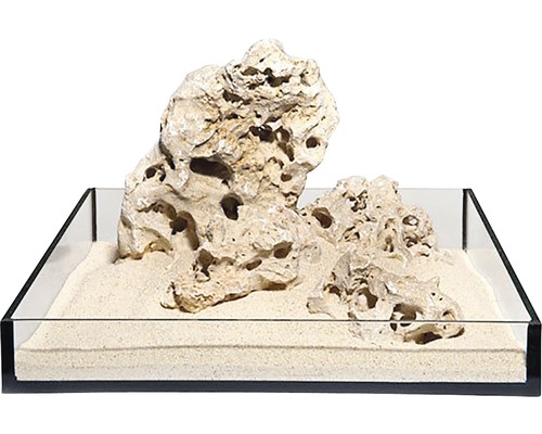 Akvárium s dekorativními kameny a pískem