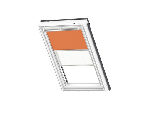 Střešní okno s roletou a žaluzií