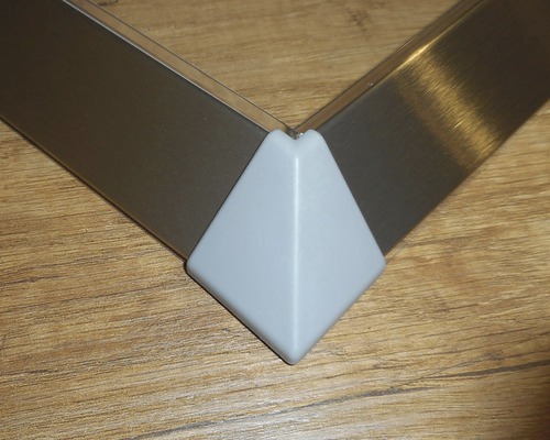 Hliníkový profil s rohovou spojkou