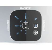 Logo Ariston a digitální ovládání ohřívače vody s indikací teploty