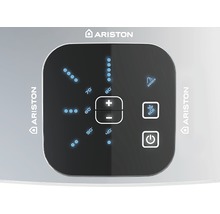 Logo Ariston, ovládací panel ohřívače vody s ukazatelem teploty, tlačítkem Eco a vypínačem