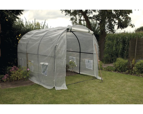 Skleník na zahradě