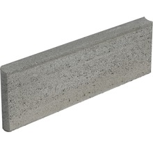 Betonový obrubník pro zahradní úpravy