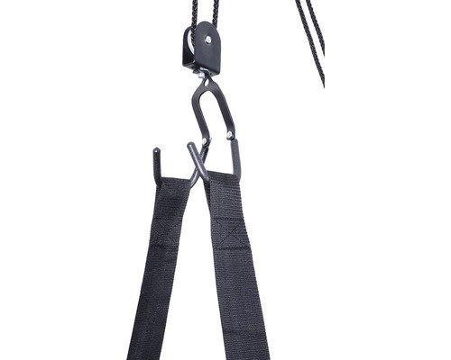 Kladkový systém s háky a popruhy pro upevnění nákladu