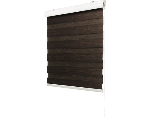 Okenní roleta s horizontálními pruhy pro regulaci světla