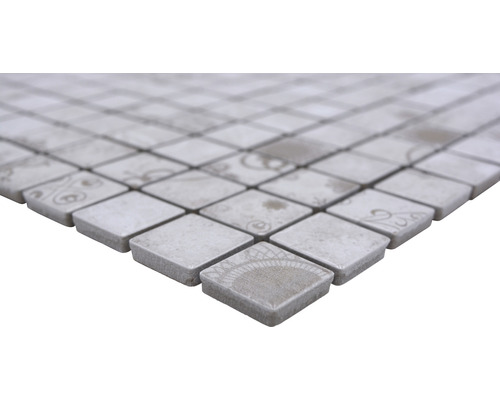 Mozaikové dlaždice s různými vzory