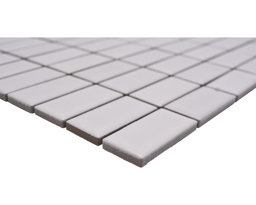 Obdélníkové dlaždice z keramiky