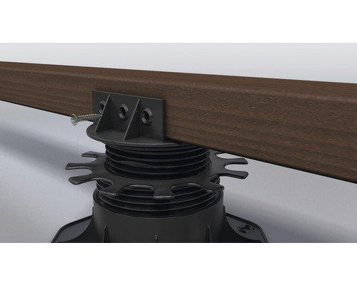 Nastavitelná terasová patka s namontovanou dřevěnou terasou