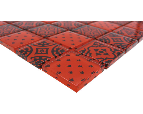 Skleněná mozaiková dlaždice se vzorem