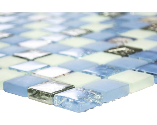 Detail mozaiky ze skleněných dlaždic.