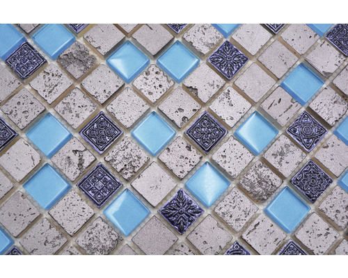 Mozaikové dlaždice se skleněnými, kamennými a ozdobnými prvky