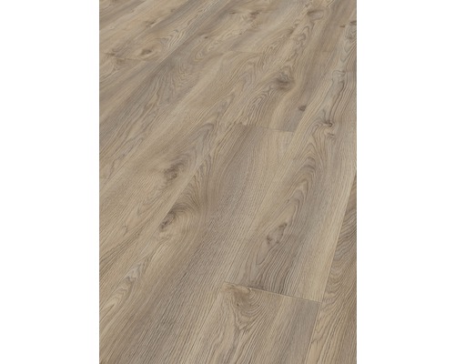 Pokládka laminátové podlahy s dřevěným vzhledem