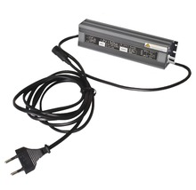 Napájecí zdroj s připojovacím kabelem a zástrčkou