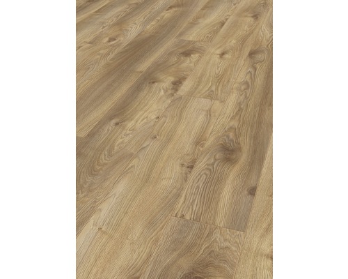 Položená laminátová podlaha s dřevěnou strukturou