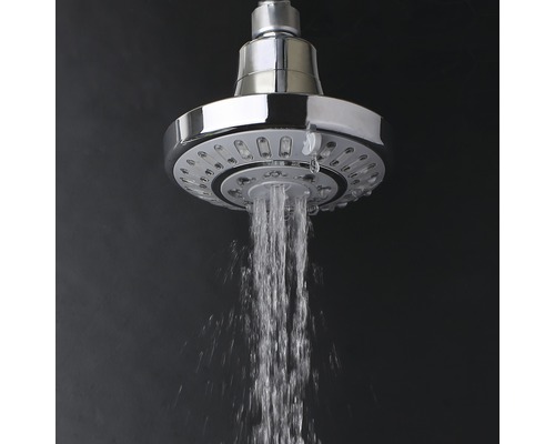 Sprchová hlavice s proudem vody