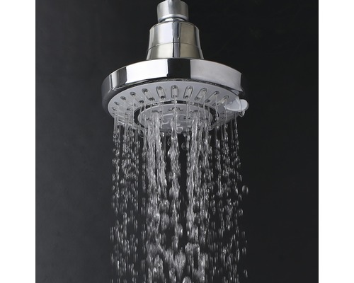Sprchová hlavice s proudem vody