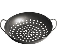 Grilovací wok s otvory a držadly