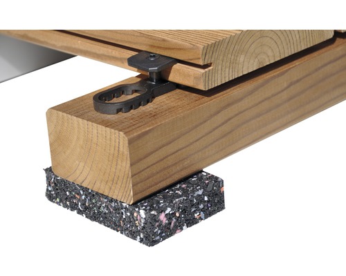 Terasa na spodní konstrukci s nastavitelnou patkou a gumovou podložkou