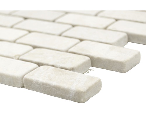 Mozaikové dlaždice z kamene, uspořádané obdélníkově