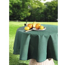 Kulatý zahradní stůl se zeleným ubrusem a ovocem