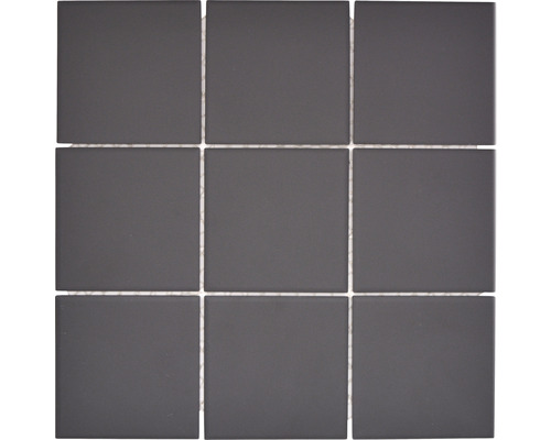 Čtvercové šedé dlaždice, položené