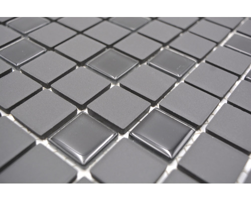 Mozaikové dlaždice se čtvercovými kameny