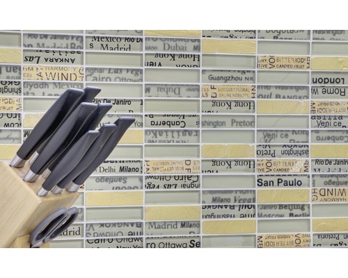 Blok na nože s různými noži a nůžkami