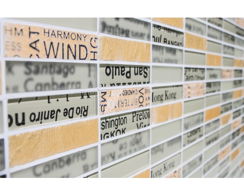 Mozaikové dlaždice s motivy měst a slov