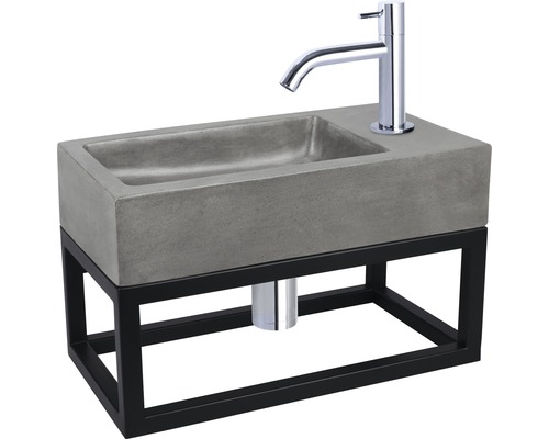 Umyvadlo s betonovým umyvadlem, vodovodní baterií a černým kovovým rámem