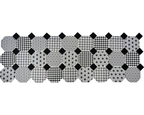 Mozaiková dlaždice s geometrickými vzory