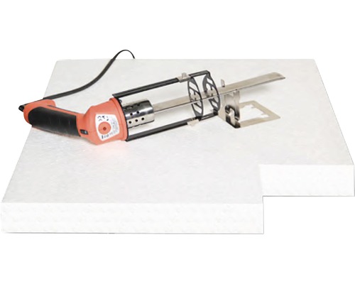 Řezačka polystyrenu na polystyrenové desce