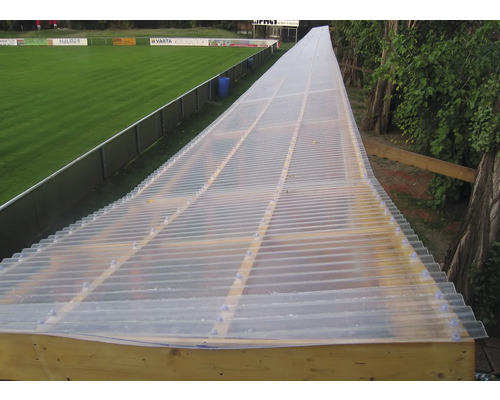 Průhledné vlnité desky na střeše