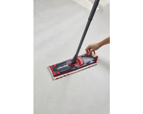 Mop Vileda pro čištění podlah.