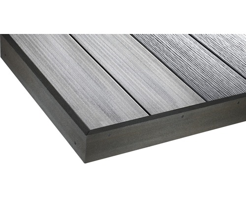 Detail dřevěných terasových prken.