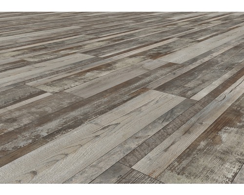 Podlaha s laminátem se vzhledem dřeva