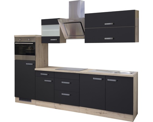 Kompletní kuchyně s vestavnou troubou, digestoří, varnou deskou a dřezem.