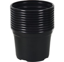 Stoh černých plastových květináčů