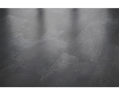 Podlaha pokrytá dlaždicemi