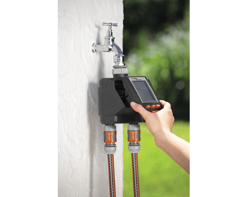 Zavlažovací systém zahrady s digitálním ovládáním namontovaným na vodovodní kohoutek